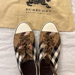 Authentic men’s Burberry trainers size 9 US